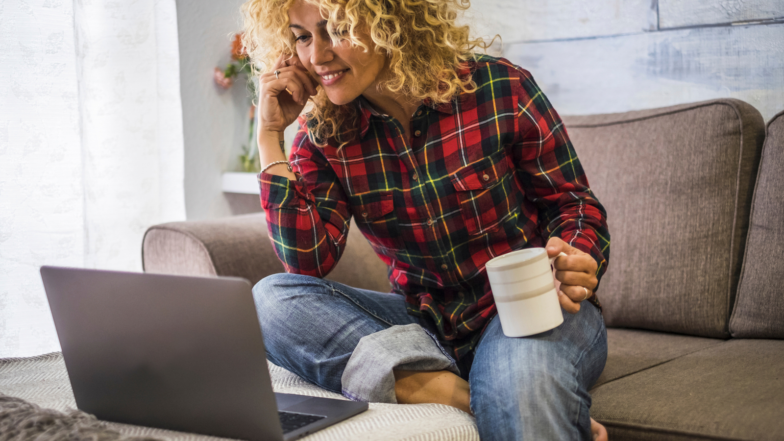 Use electronic signatures this holiday season to maximize profitability and reduce stress.